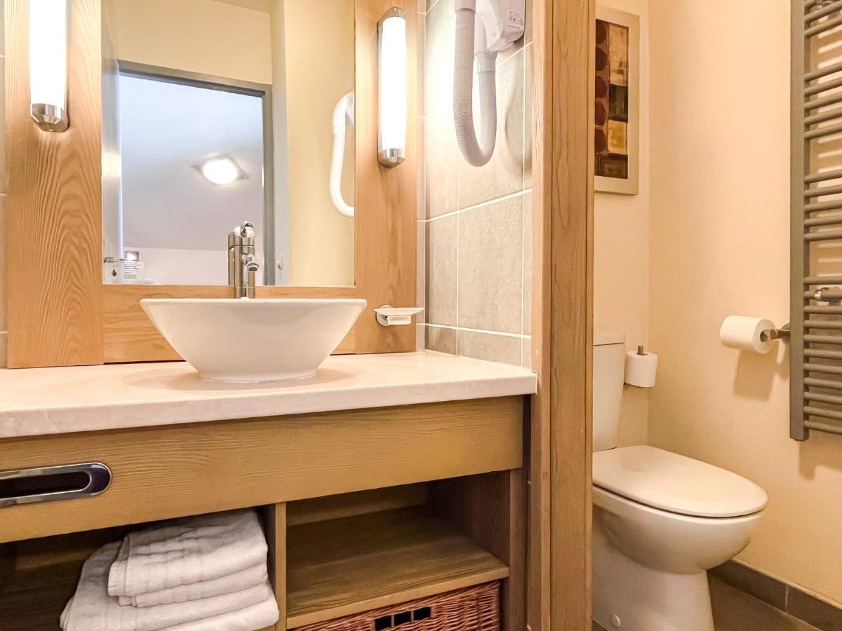 South Facing 2-Bed Apartment With Fireplace, Terrasses Deos แฟลน ภายนอก รูปภาพ