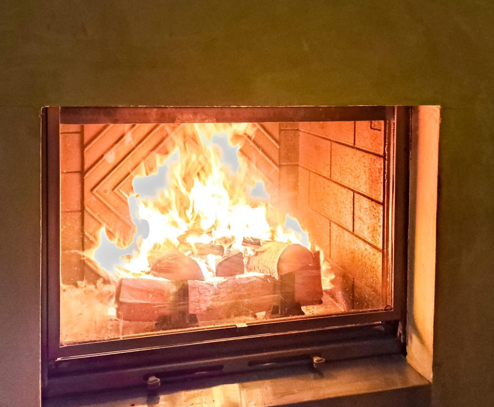 South Facing 2-Bed Apartment With Fireplace, Terrasses Deos แฟลน ภายนอก รูปภาพ